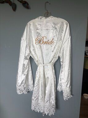 GUC BRIDE White & Lace Getting Ready Robe 2XL